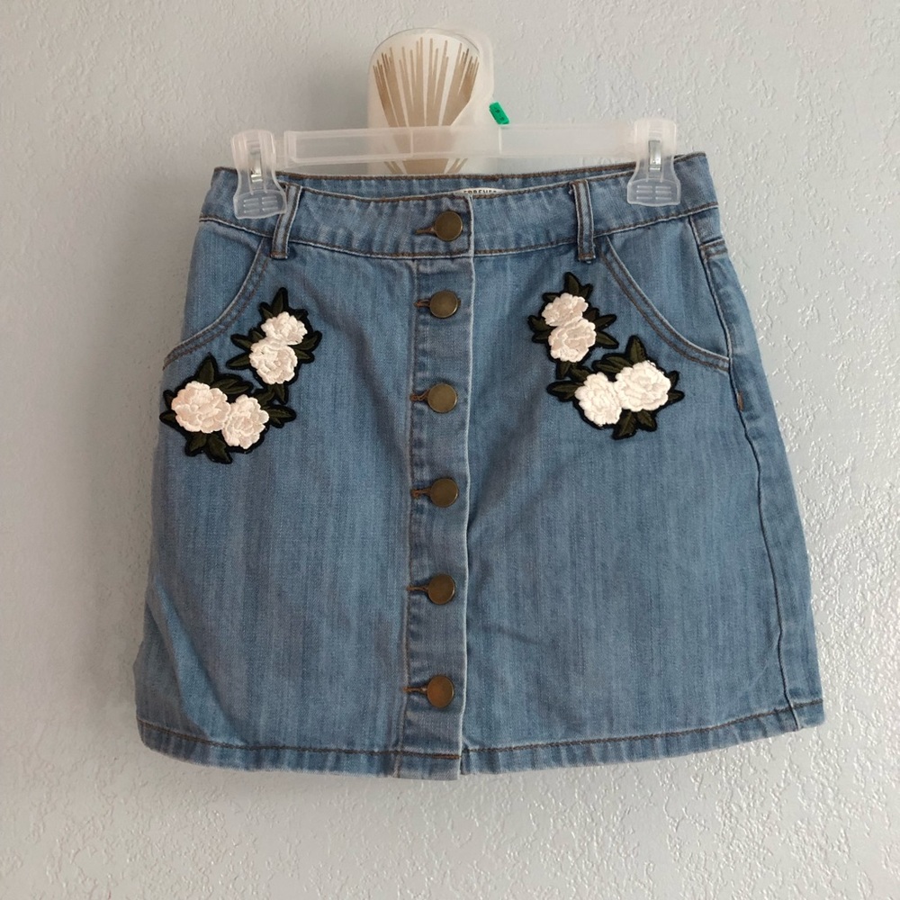 F21 embroidered denim button down mini skirt